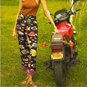 Farm Rio Anthropologie tropical fish cropped pants M NWT